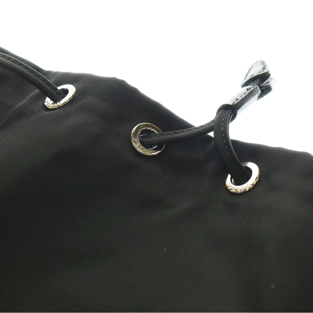 PRADA(プラダ) トライアングルロゴプレート ナイロン 巾着 ポーチ ブラック