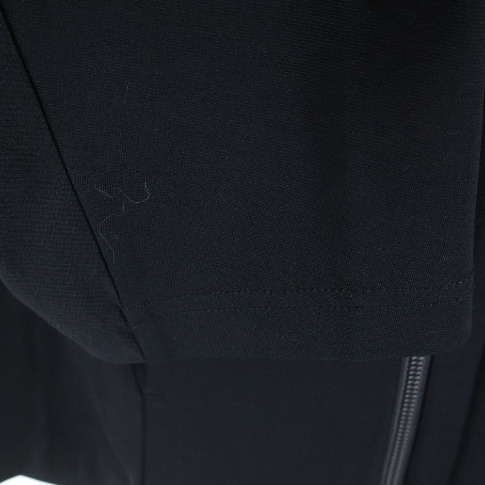 White Mountaineering(ホワイトマウンテニアリング) 24SS ラグランスリーブ スタンドカラー アシンメトリー ジップアップ トラックジャケット ジャージ ブラック BK2471501BK2471501