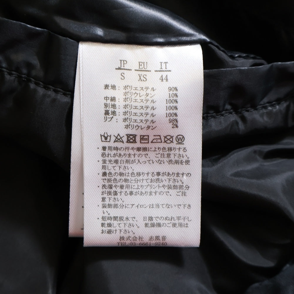 1 PIU 1 UGUALE 3 RELAX(ウノピゥウノウグァーレトレ) ロゴプリント ジップアップ 中綿ダウンジャケット ブラック