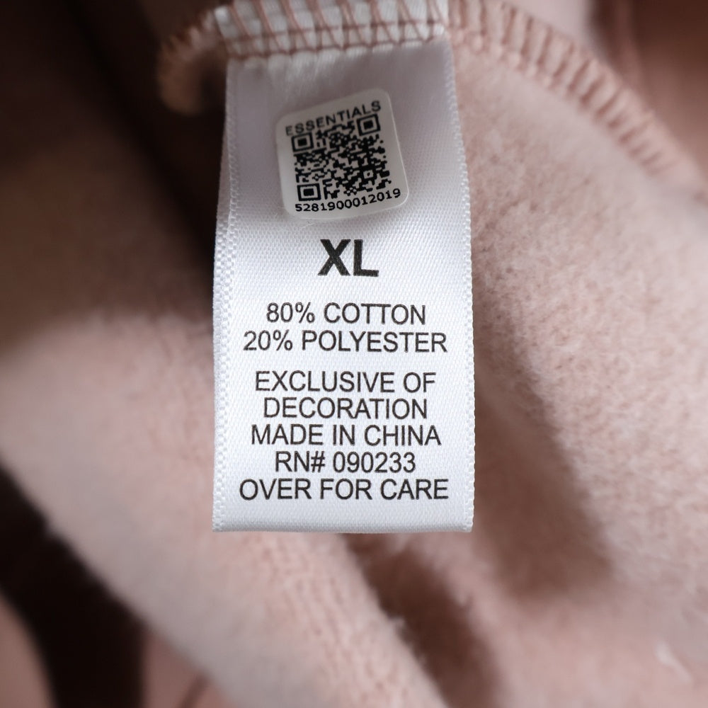 FEAR OF GOD ESSENTIALS(フィアオブゴッド エッセンシャルズ) バックロゴプリント スウェット プルオーバーパーカー ピンク