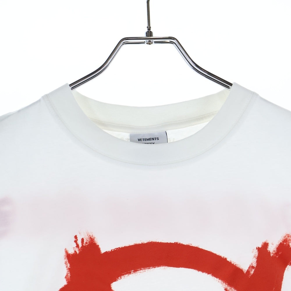VETEMENTS(ヴェトモン) 21SS ANARCHY GOTHIC LOGO アナーキー ゴシックロゴプリント クルーネック半袖Tシャツ カットソー ホワイト UE51TR640W
