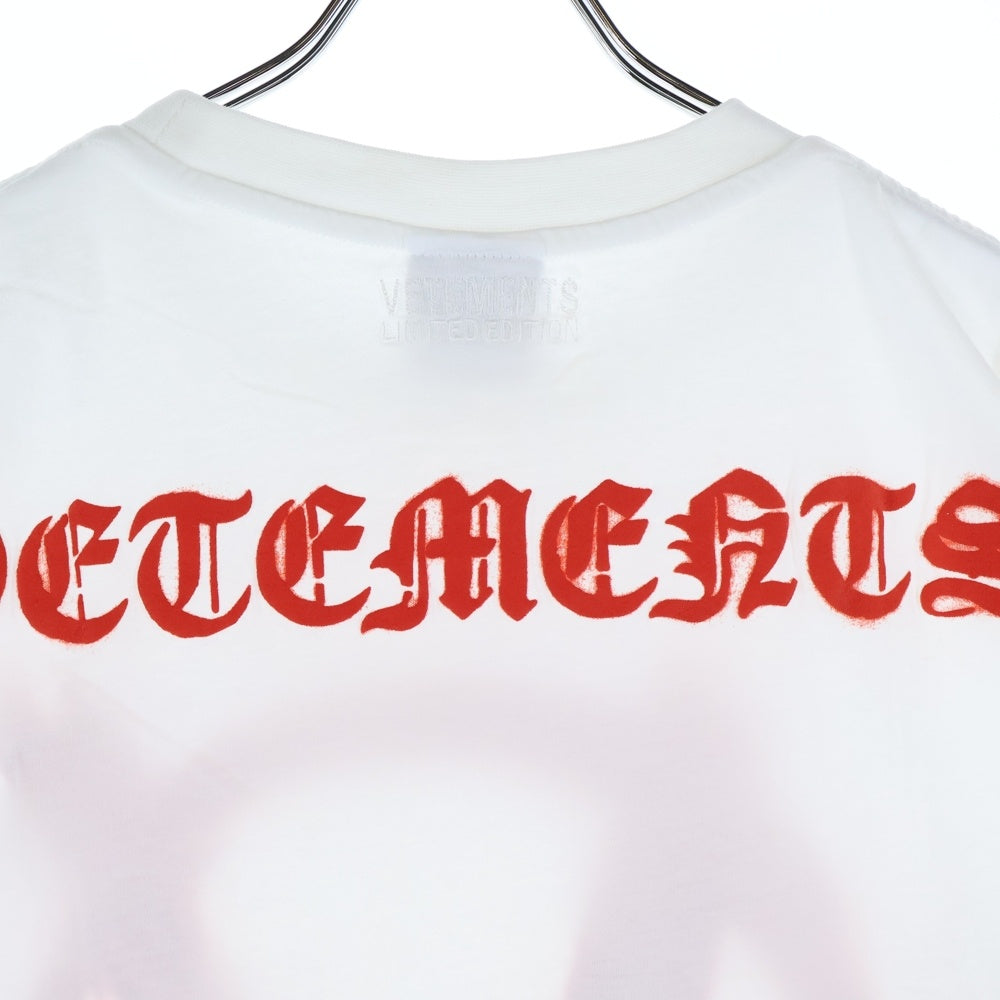 VETEMENTS(ヴェトモン) 21SS ANARCHY GOTHIC LOGO アナーキー ゴシックロゴプリント クルーネック半袖Tシャツ カットソー ホワイト UE51TR640W