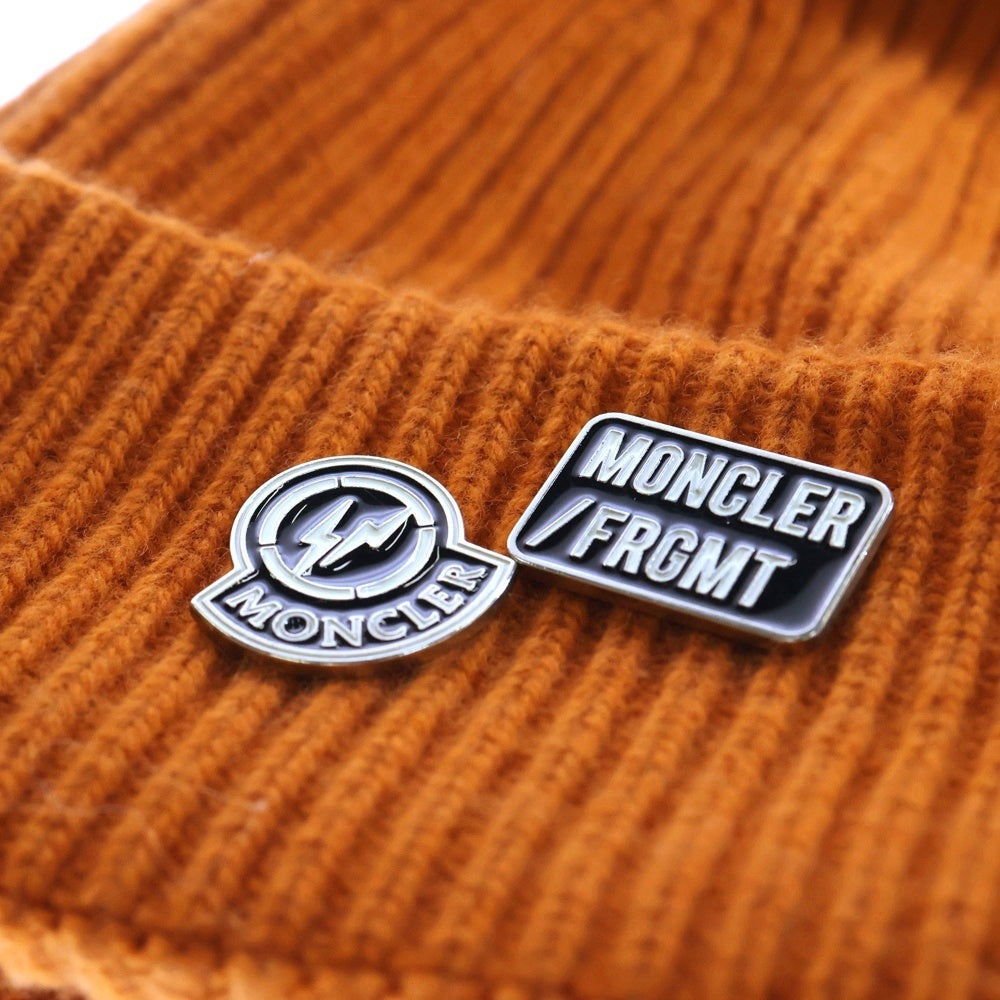 MONCLER(モンクレール) 19AW ×FRAGMENT DESIGN フラグメントデザイン ピンバッジ付き ビーニー ニットキャップ 帽子 オレンジ E209U9900100 A9303
