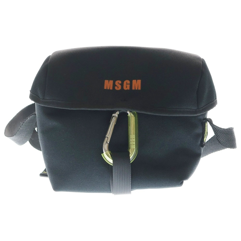 MSGM(エムエスジーエム) ロゴプリント カラビナ付き ナイロン ショルダーバッグ ブラック 3140MZ25