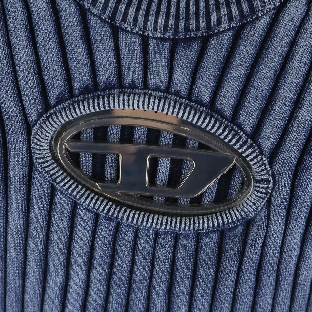 DIESEL(ディーゼル) 23SS M-ANAHEIM メタルロゴプレート ショート ニットセーター インディゴ A05767 レディース