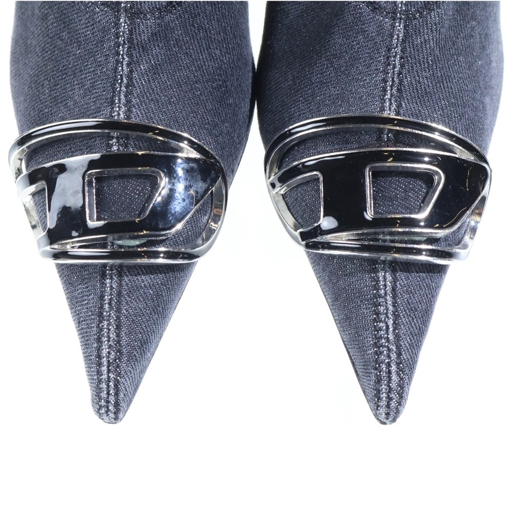 DIESEL(ディーゼル) D-VENUS ロゴプレート装飾 ポインテッドトゥ ロング デニム ヒールパンプス ブーツ ブラック レディース
