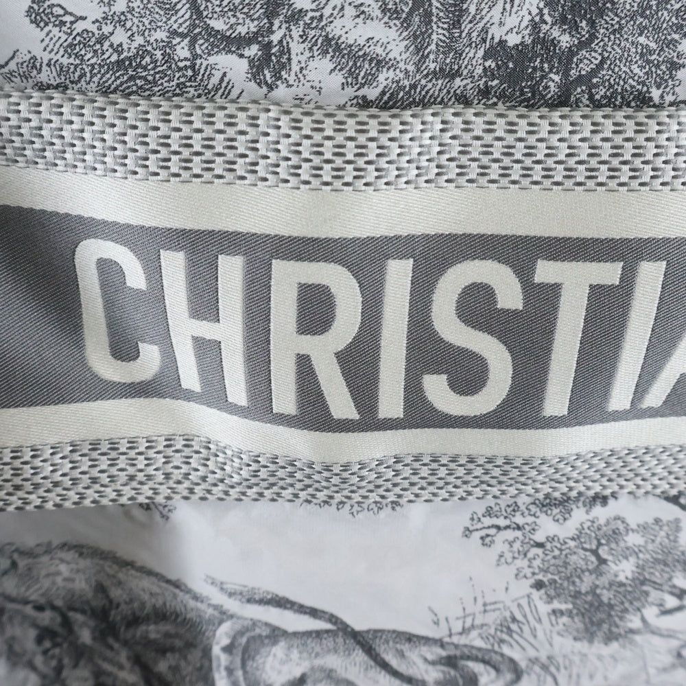 Christian Dior(クリスチャンディオール) BEE ロゴ刺繍 トワル ドゥ ジュイ テクニカル タフタ ハーフジップ アノラック ジャケット マウンテンパーカー ホワイト/グレー レディース 027C10A2826