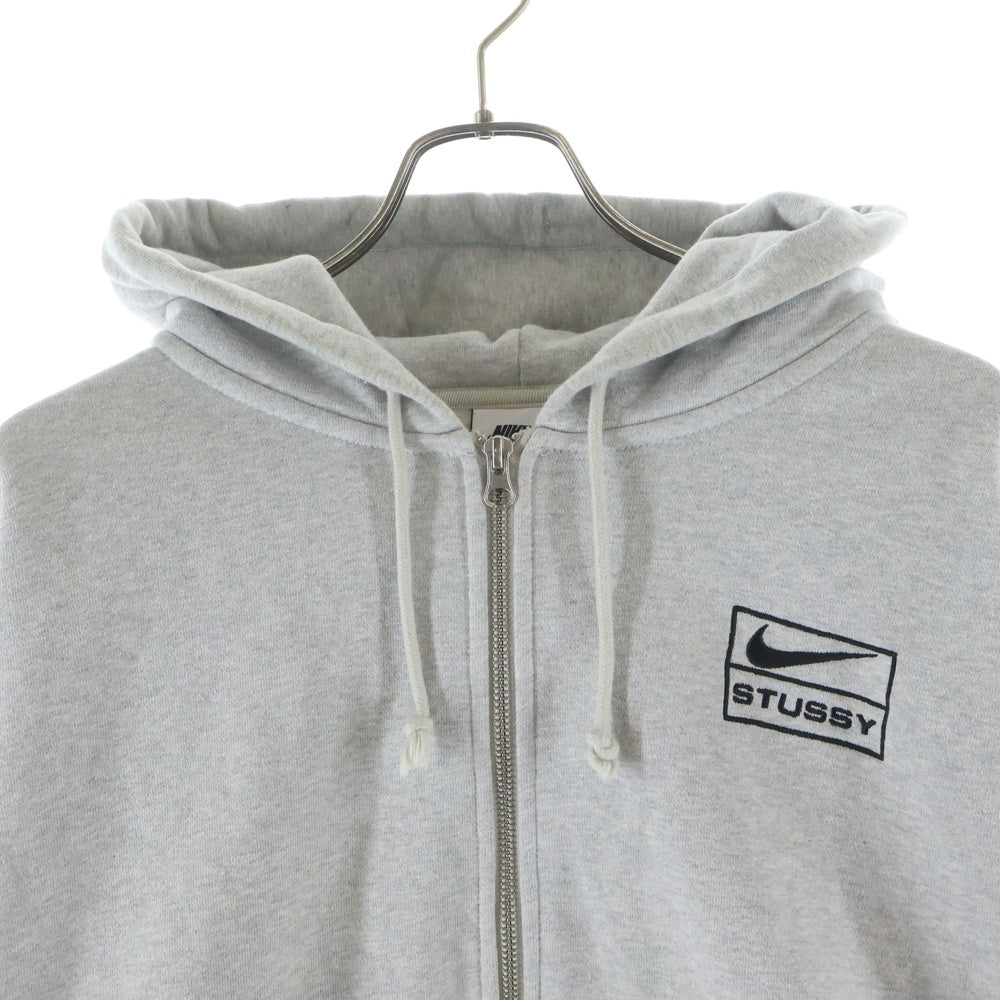 NIKE(ナイキ) ×STUSSY Fleece Zip Hoodie ロゴ刺繍 ジップアップ スウェットパーカー フーディー グレー FJ9181-050