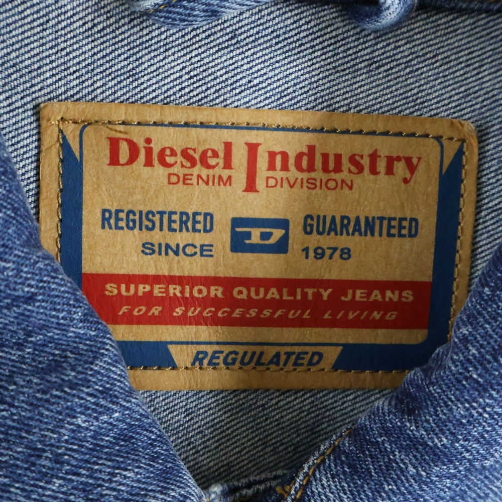 DIESEL(ディーゼル) D-BARCY-FSC アーム メタルロゴプレート デニム トラッカージャケット インディゴ A10847