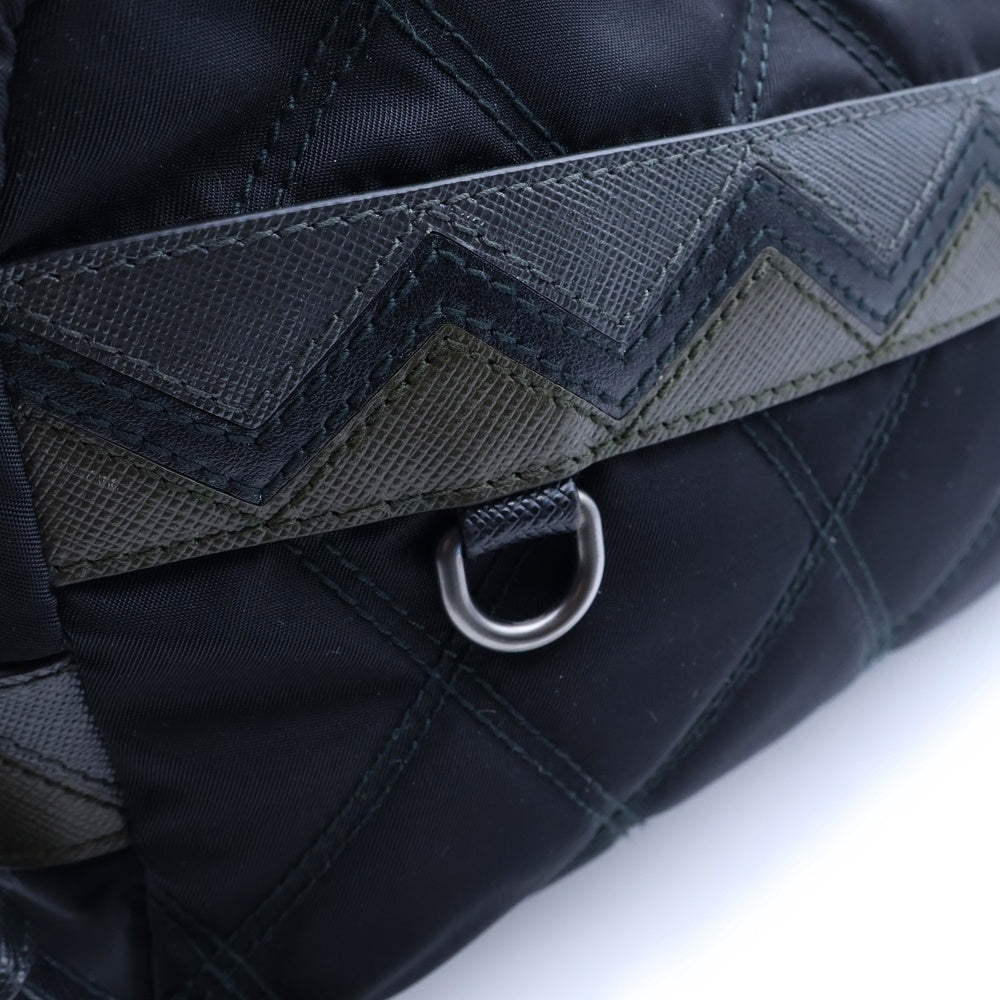 PRADA(プラダ) トライアングルロゴプレート キルティング ストラップ付き ナイロン セカンドバッグ ポーチ ブラック レディース