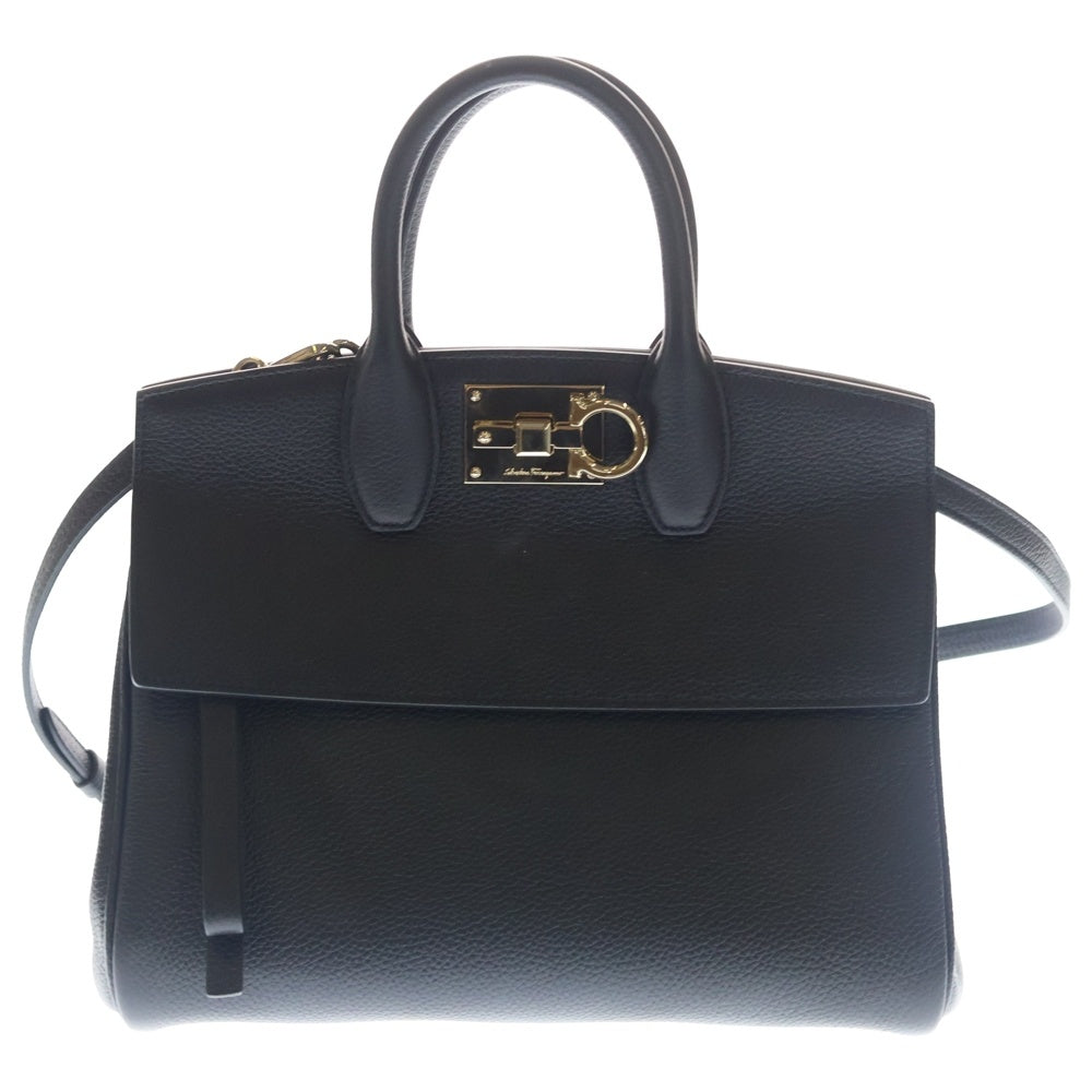 Salvatore Ferragamo(サルヴァトーレ フェラガモ) スタジオ ガンチーニ ロック レザー ハンド ショルダーバッグ ブラック 21H159 レディース