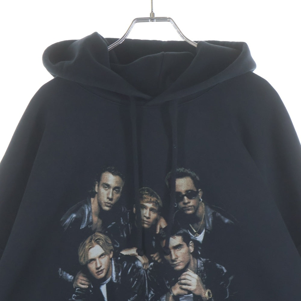 VETEMENTS(ヴェトモン) 25SS Back Street Boys Oversized Hoodie フロントプリント プルオーバーパーカー フーディ ブラック UA66HD700B