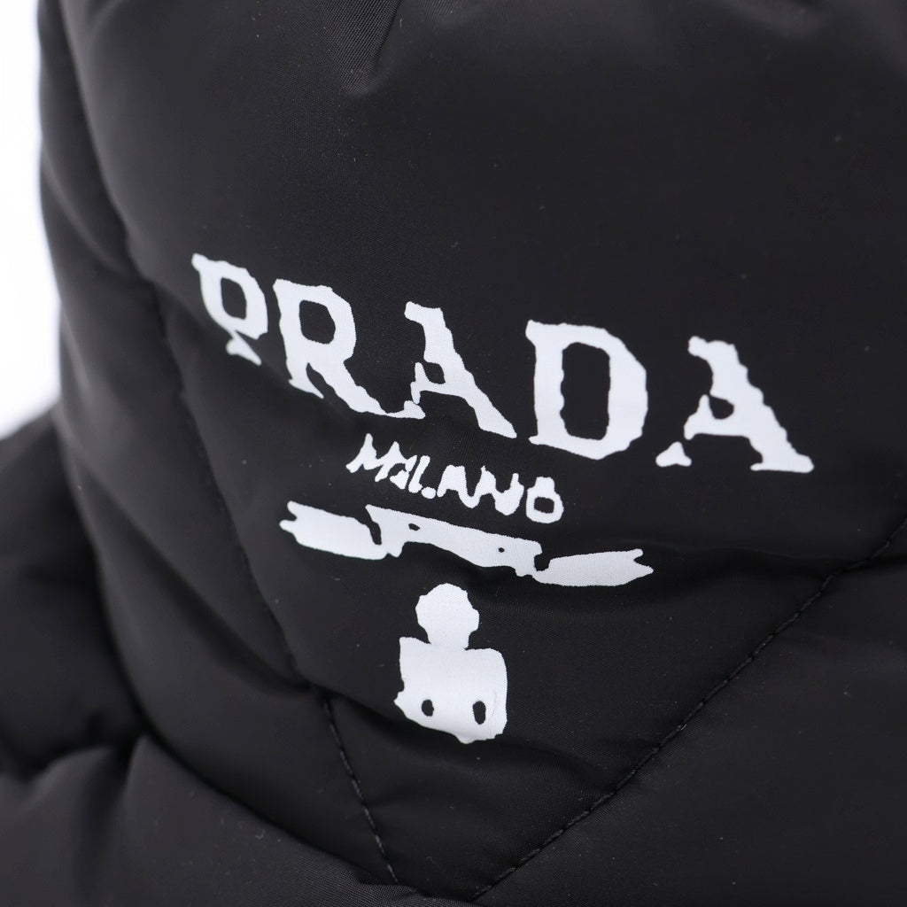 PRADA(プラダ) 22AW Padded Re-Nylon Bucket Hat パデッド リナイロンバケットハット 帽子 ロゴ ブラック 2HC252 IYK レディース
