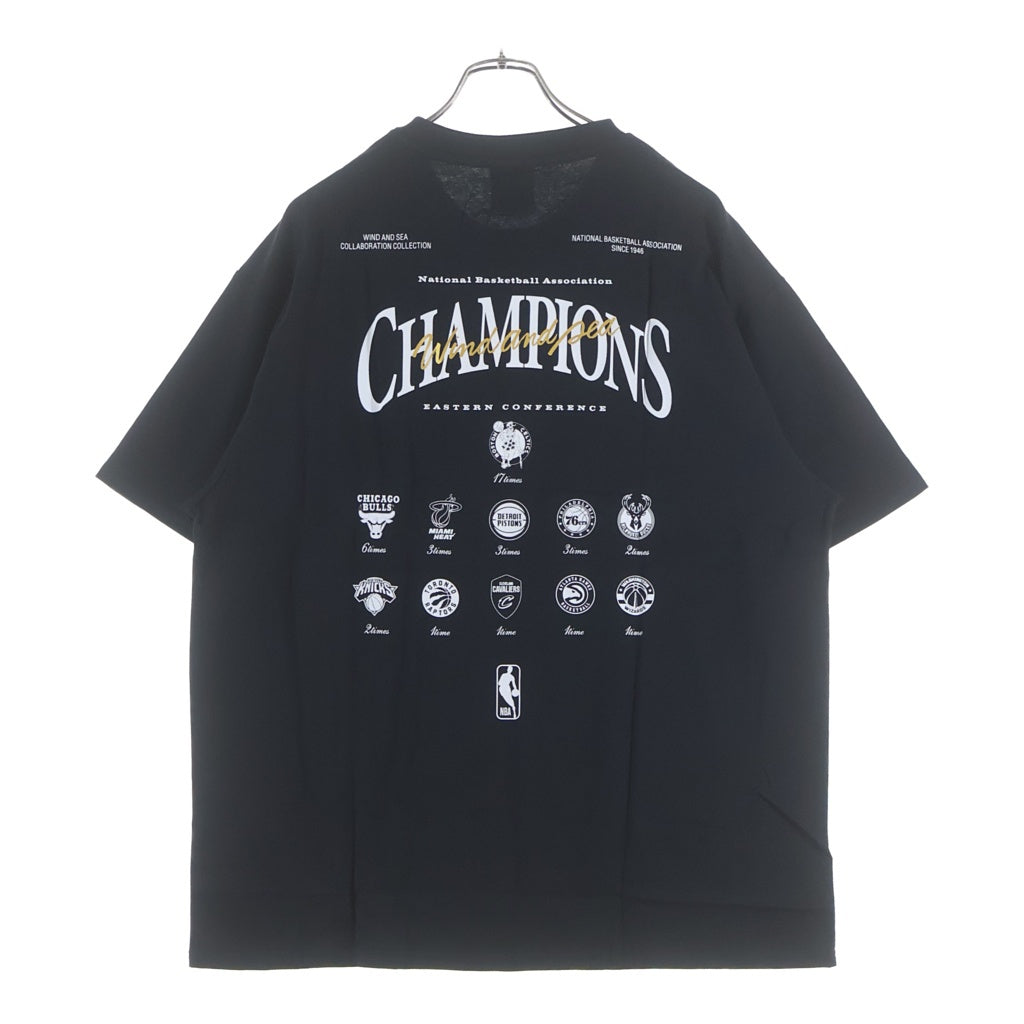 WIND AND SEA(ウィンダンシー) ×NBA CHAMPIONS TEE エヌビーエー チャンピオン ロゴプリント クルーネック 半袖Tシャツ カットソー ブラック WDS-C-PNB7-24-Q4-06