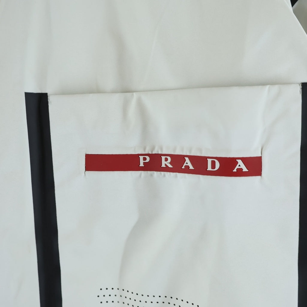 PRADA SPORT(プラダ スポーツ) 23SS ポケットラバーロゴ ジップアップ ジャケット ホワイト SC638