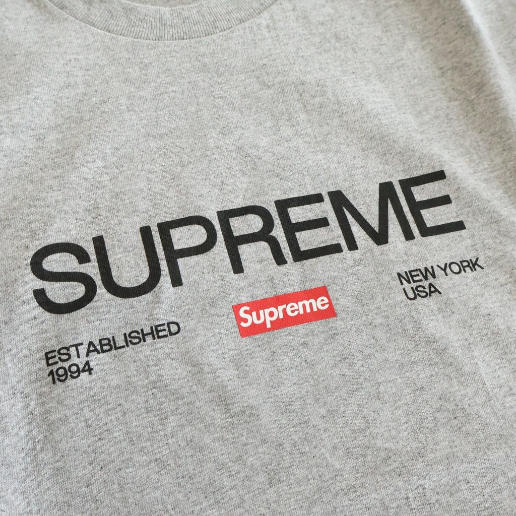 SUPREME(シュプリーム) 21AW Est 1994 Tee フロントロゴプリント クルーネック 半袖Tシャツ カットソー グレー