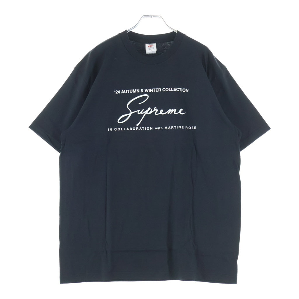 SUPREME(シュプリーム) 24AW ×Martine Rose Tee マーティンローズ プリントロゴ クルーネック 半袖Tシャツ カットソー ブラック