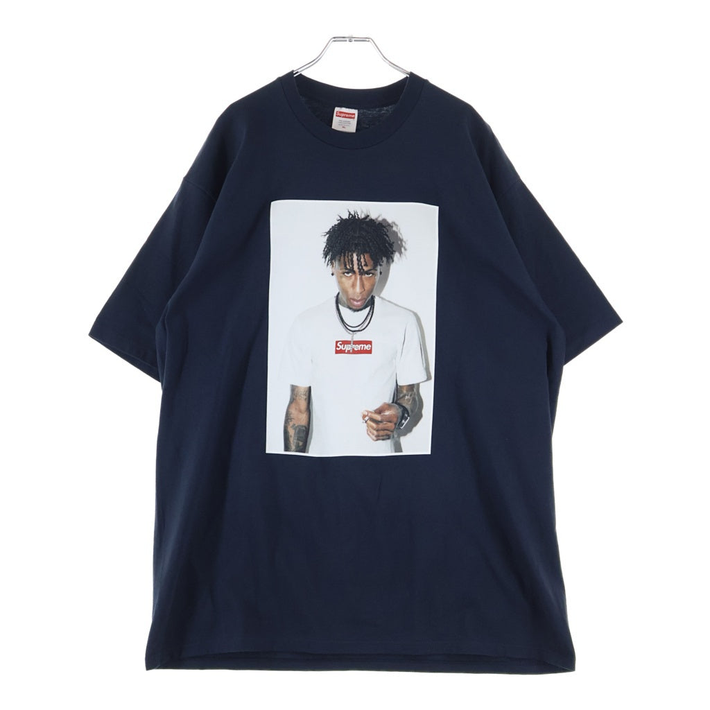 SUPREME(シュプリーム) 23AW NBA Youngboy Tee NBA ヤングボーイ フォトプリント クルーネック 半袖Tシャツカットソー ネイビー