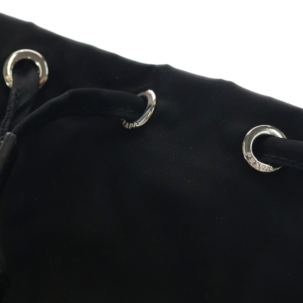 PRADA(プラダ) TESSUTO NERO ロゴプレート ナイロン 巾着 ポーチ ブラック 1NA369 レディース