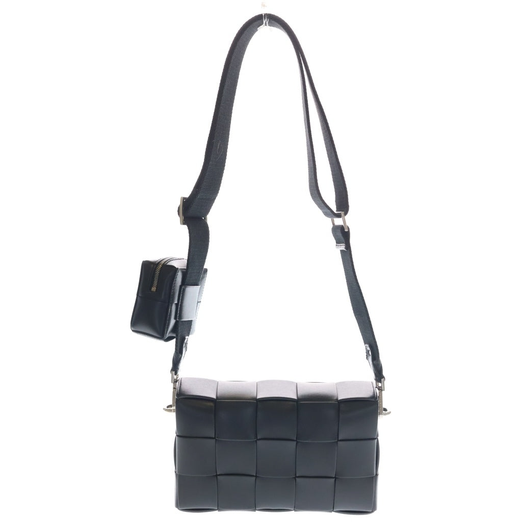 BOTTEGA VENETA(ボッテガヴェネタ) マキシイントレチャートポーチ付き レザーカセット ショルダー バッグ ブラック レディース