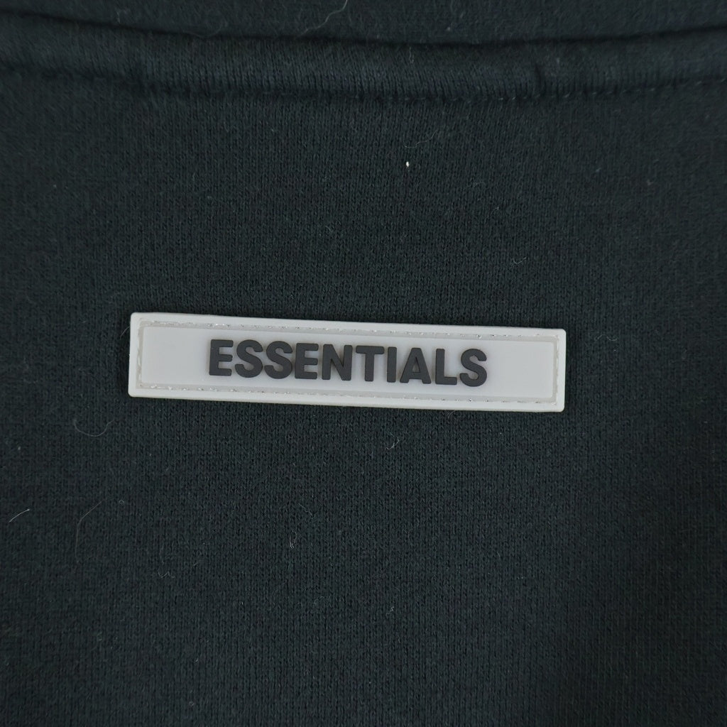 FEAR OF GOD ESSENTIALS(フィアオブゴッド エッセンシャルズ) ロゴプリント ハーフジップ プルオーバー スウェット トレーナー ブラック