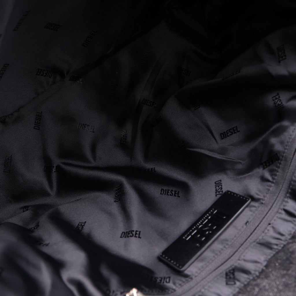 DIESEL(ディーゼル) CHARM-D SHOULDER L ラインストーンロゴチャーム キルティング デニムショルダーバッグ ブラック レディース