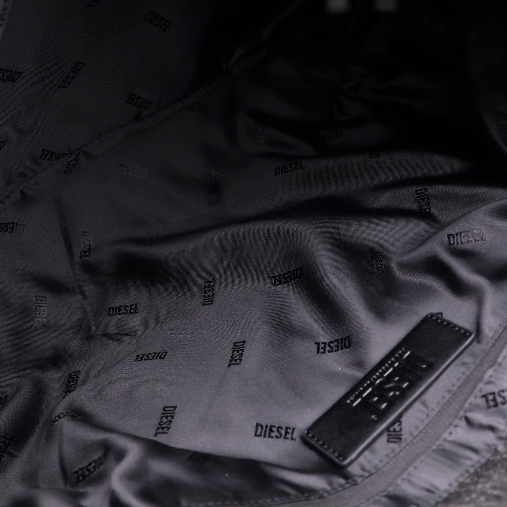 DIESEL(ディーゼル) CHARM-D SHOULDER L ラインストーンロゴチャーム キルティング デニムショルダーバッグ ブラック レディース