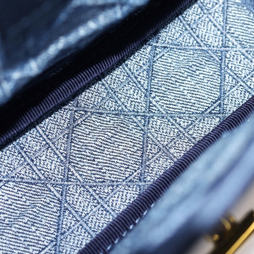 Christian Dior(クリスチャンディオール) カナージュ カロ デニム チェーンショルダーバッグ ゴールド金具 インディゴ レディース