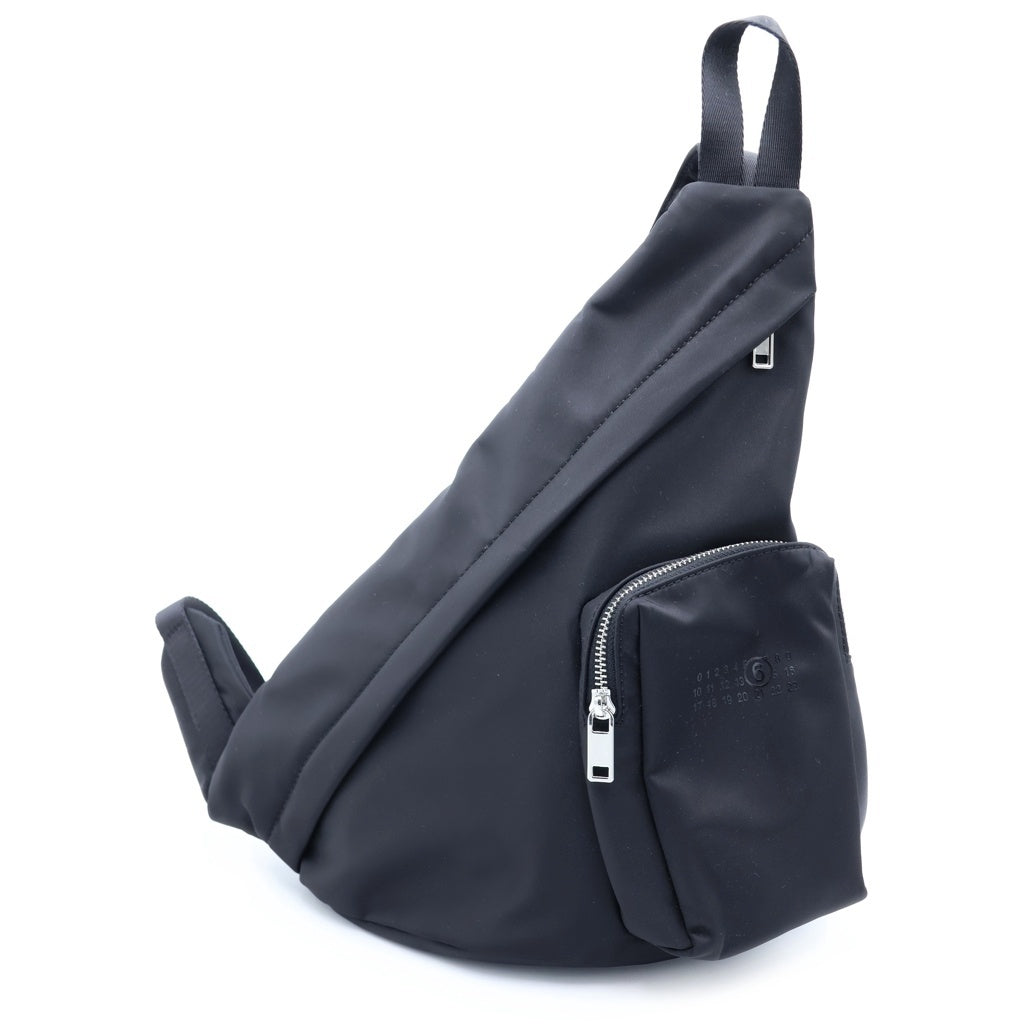 MM6 Maison Margiela(エムエムシックスメゾンマルジェラ) JAPANESE SLING BAG ジャパニーズ ニューメリック ナイロン スリングバッグ ショルダーバッグ ボディバッグ ブラック SB5WG0019