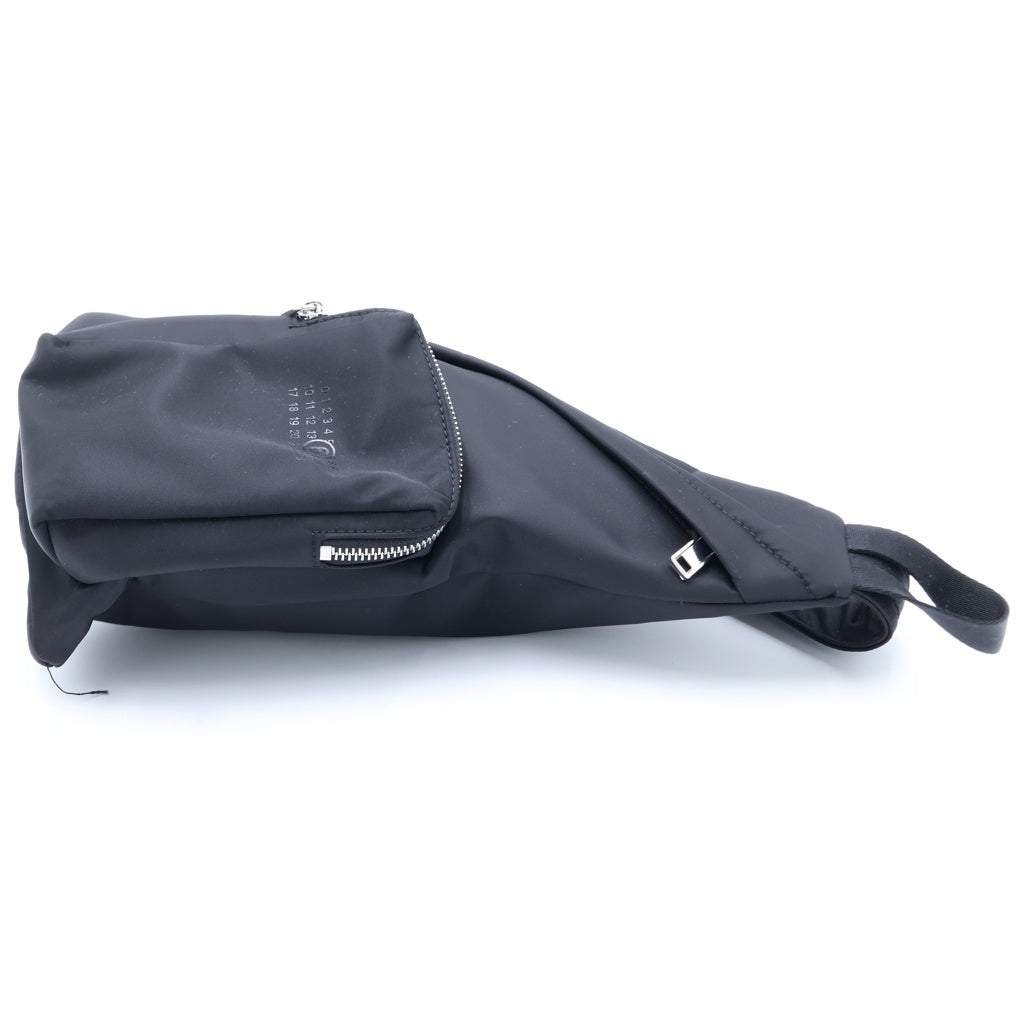 MM6 Maison Margiela(エムエムシックスメゾンマルジェラ) JAPANESE SLING BAG ジャパニーズ ニューメリック ナイロン スリングバッグ ショルダーバッグ ボディバッグ ブラック SB5WG0019