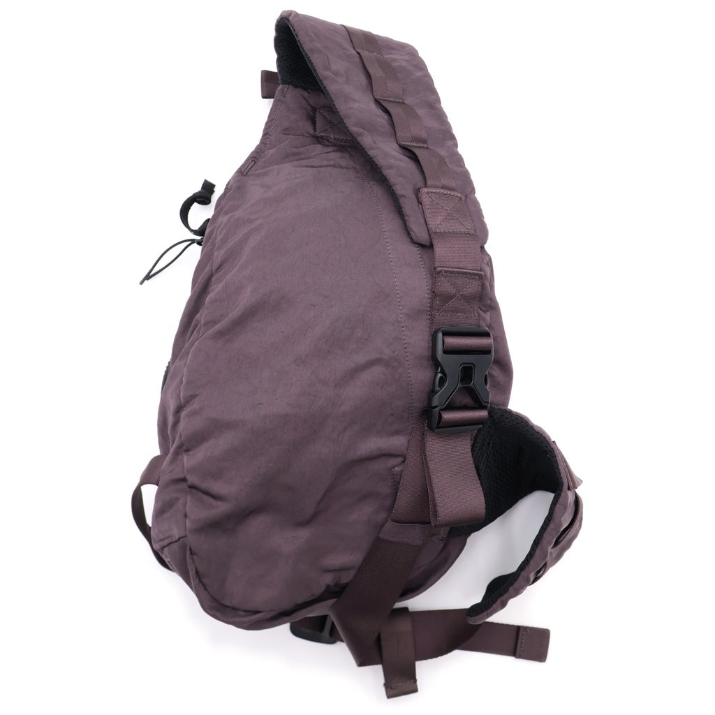 C.P. Company(シーピーカンパニー) Nylon B Crossbody Mesh Rucksac ナイロン クロスボディ メッシュ ナイロン ショルダーバッグ ブラウン 17CMAC075A