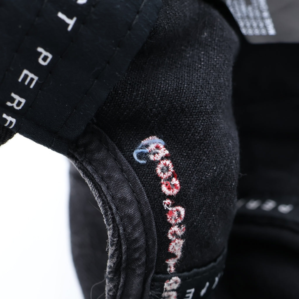 MARTINE ROSE(マーティンローズ) CUT PEAK BACK CAO ダメージ加工 刺繍 キャップ 帽子 ブラック