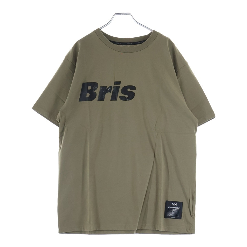 F.C.R.B.(エフシーアールビー) × WIND AND SEA BRISTOL BIG LOGO TEE ウィンダーシー ビッグ ロゴ Tシャツ クルーネック 半袖Tシャツ カットソー カーキ FCRB-220155