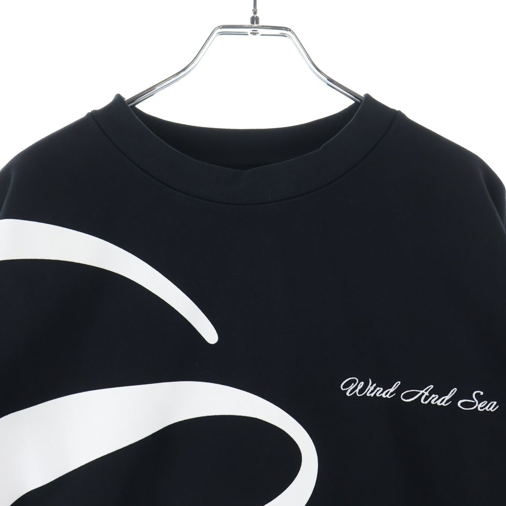 WIND AND SEA(ウィンダンシー) 24AW ビッグロゴプリントクルーネック