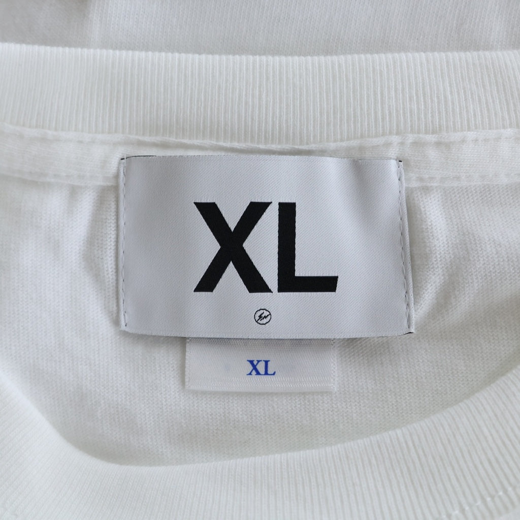 FRAGMENT DESIGN(フラグメントデザイン) ロゴプリントクルーネック半袖Tシャツカットソー ホワイト