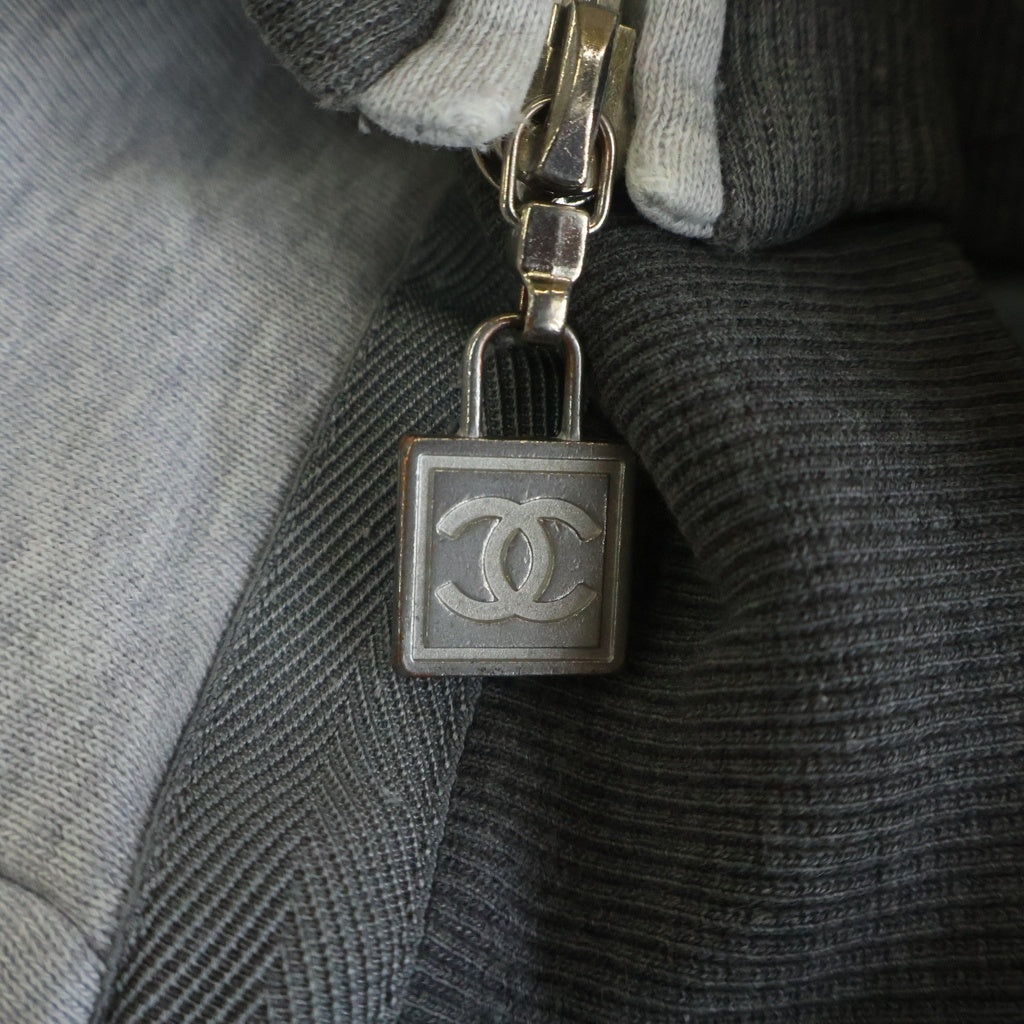 CHANEL(シャネル) ココマークジップ金具 パッチデザイン フーデッド ジップアップ パーカー レディース グレー P37996
