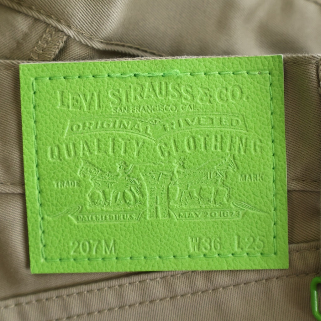 Levi's Fenom(リーバイス フェノム) ×FRAGMENT DESIGN フラグメント デザイン バックロゴデザイン ジップフライ チノパンツ ベージュ/グリーン LPCL02-101