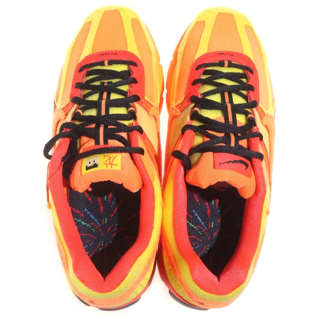 NIKE(ナイキ) AIR ZOOM VOMERO 5 DOERNBECHER FD9711-602 ズーム ボメロ ドーレンベッカー ローカットスニーカー オレンジ US9.5/27.5cm