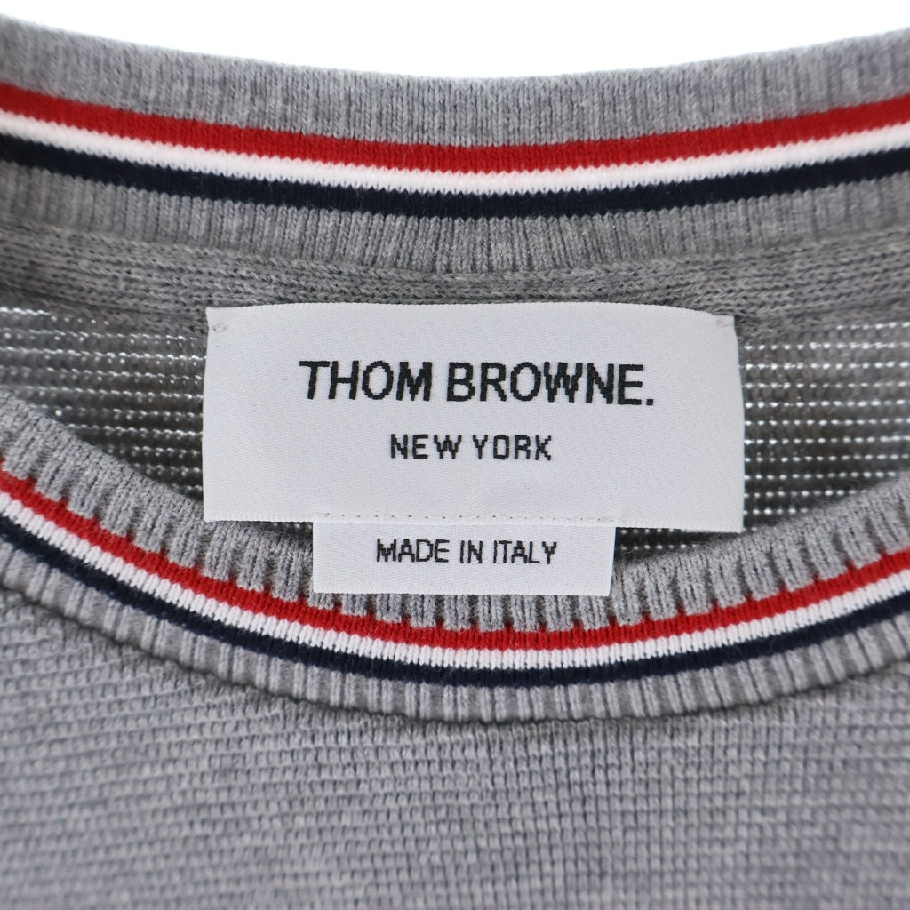 THOM BROWNE(トムブラウン) コットンワッフル リブ カフ クルーネック 半袖Tシャツ グレー MJS287A-J0216-055