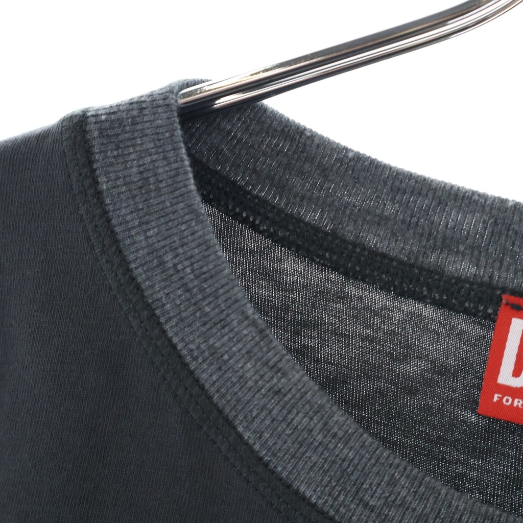 DIESEL(ディーゼル) T-BOXT-LS-HOSHI ホシ チェーンロゴプリント クルーネック ロングスリーブ 長袖Tシャツカットソー チャコール P01544