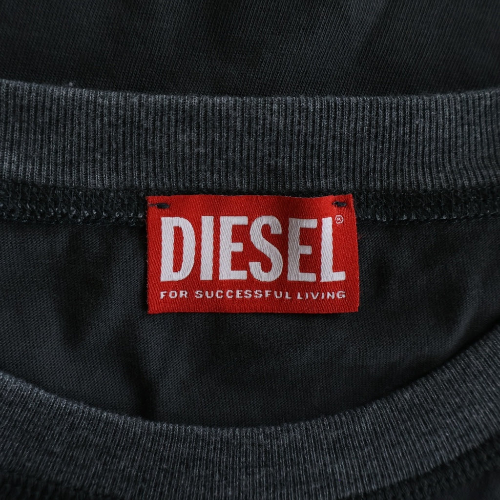 DIESEL(ディーゼル) T-BOXT-LS-HOSHI ホシ チェーンロゴプリント クルーネック ロングスリーブ 長袖Tシャツカットソー チャコール P01544