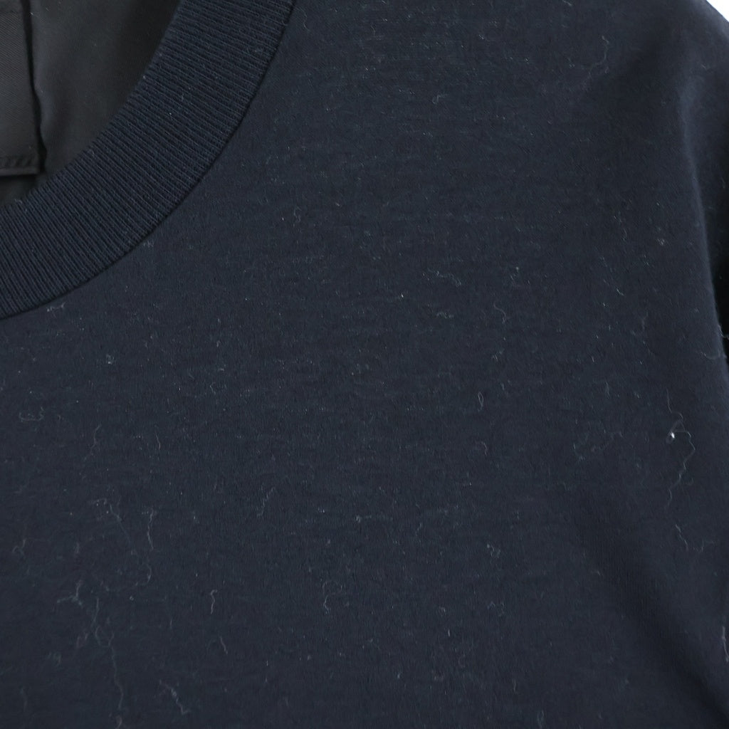 PRADA(プラダ) ナイロン素材 胸ポケット トライアングルプレートデザイン クルーネック 半袖Tシャツ カットソー ブラック UJN661 S221 11CK