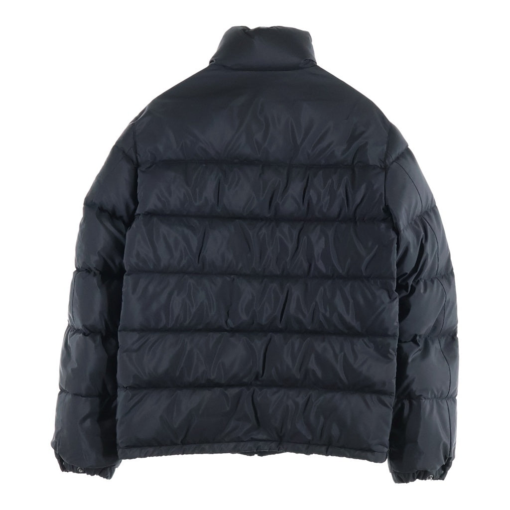 PRADA(プラダ) 24AW トライアングル ロゴプレート ジップアップ ナイロン ダウンジャケット ブラック SGY091