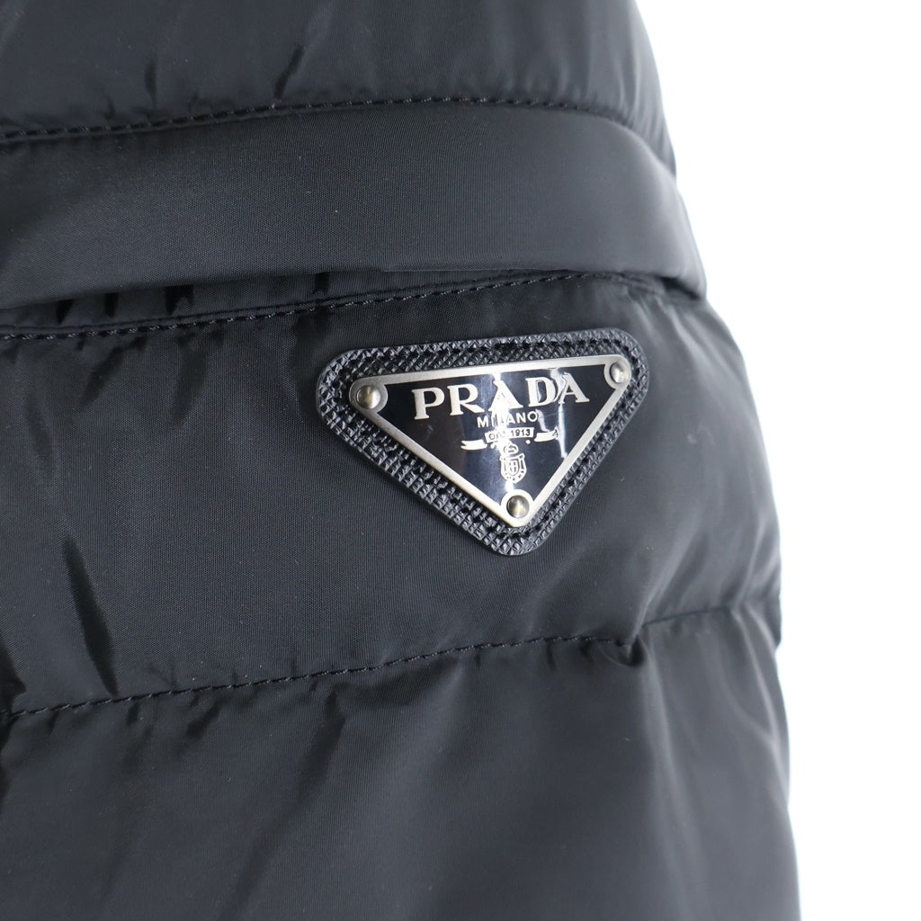 PRADA(プラダ) 24AW トライアングル ロゴプレート ジップアップ ナイロン ダウンジャケット ブラック SGY091
