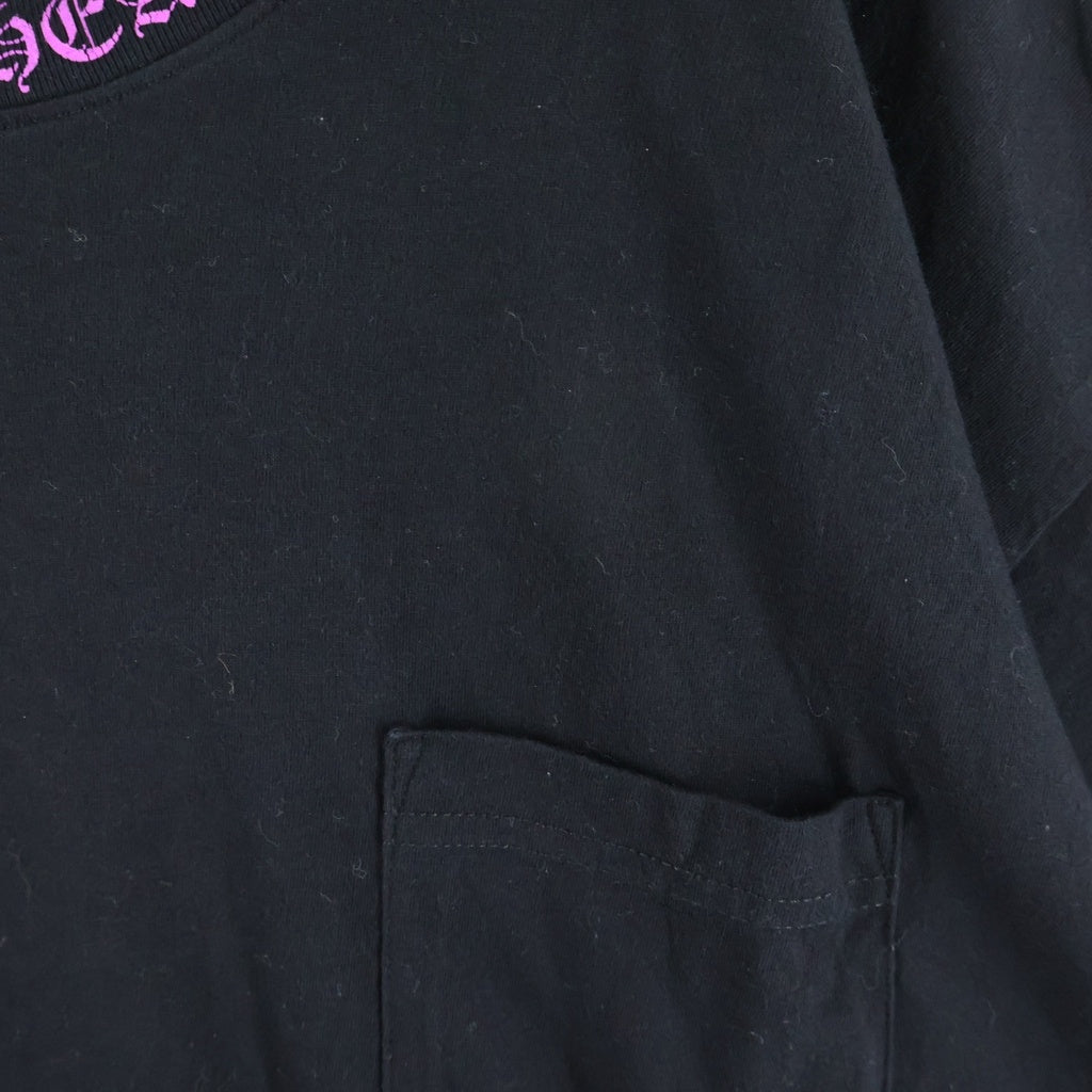CHROME HEARTS(クロムハーツ) Neck Logo ネックロゴ クルーネック半袖Tシャツカットソー ブラック/ピンク