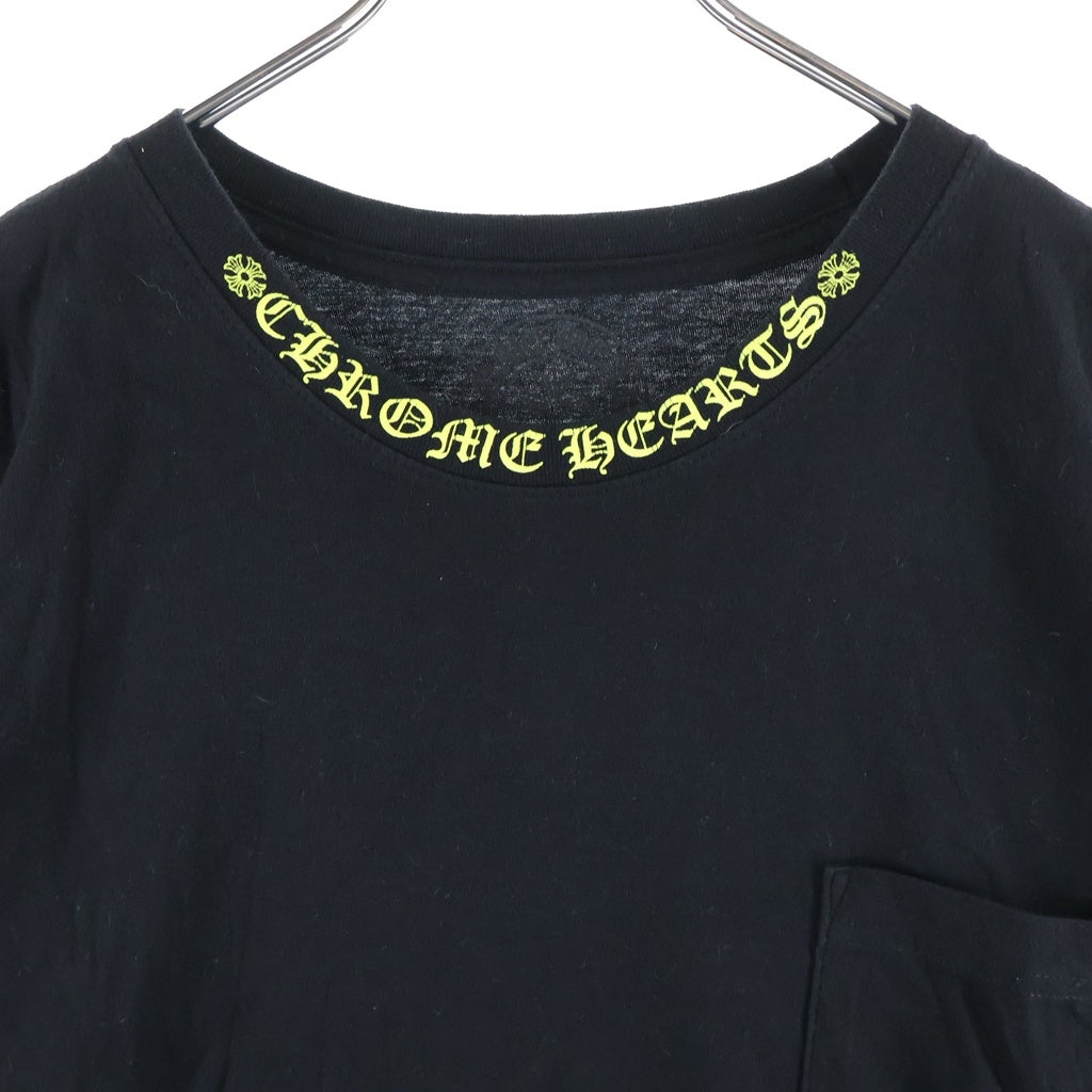 CHROME HEARTS(クロムハーツ) Neck Logo ネックロゴ クルーネック半袖Tシャツカットソー ブラック/イエロー