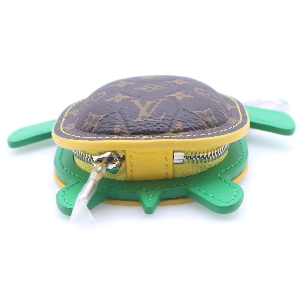 LOUIS VUITTON(ルイヴィトン) LVタートル キーホルダー バッグチャーム ポーチ 小物入れ キーリング キーホルダー ブラウン×グリーン M01471 シルバー金具 レディース