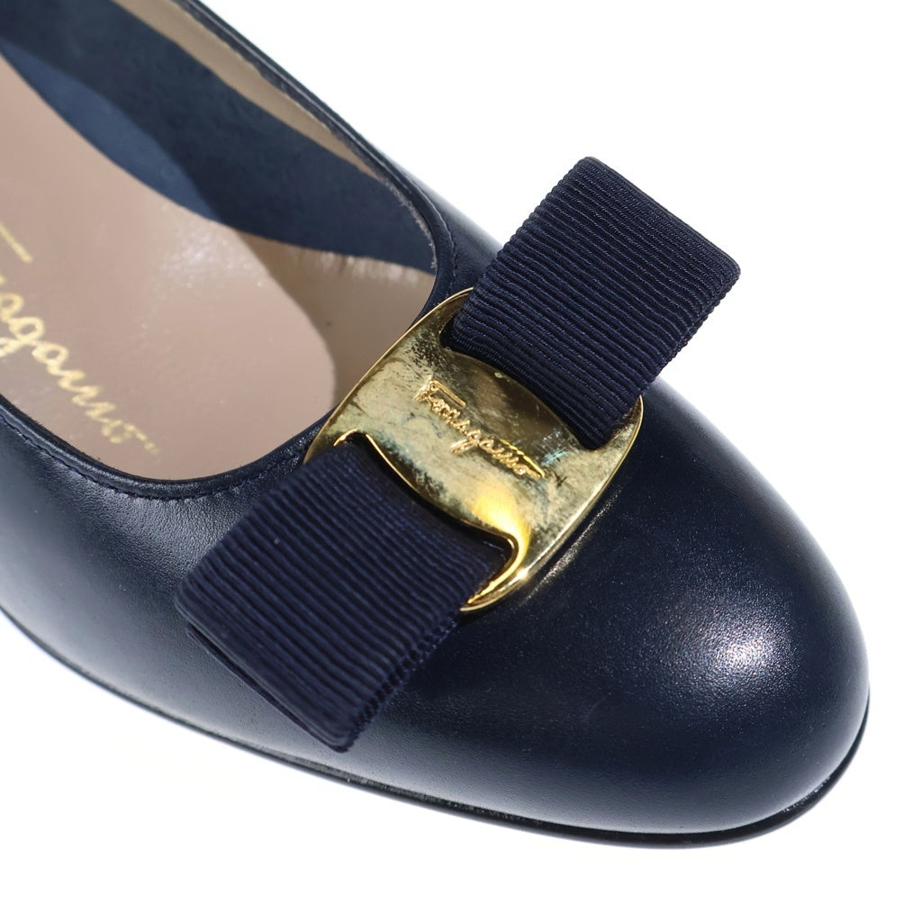 Salvatore Ferragamo(サルヴァトーレ フェラガモ) ヴァラ パンプス ネイビー #5B レディース