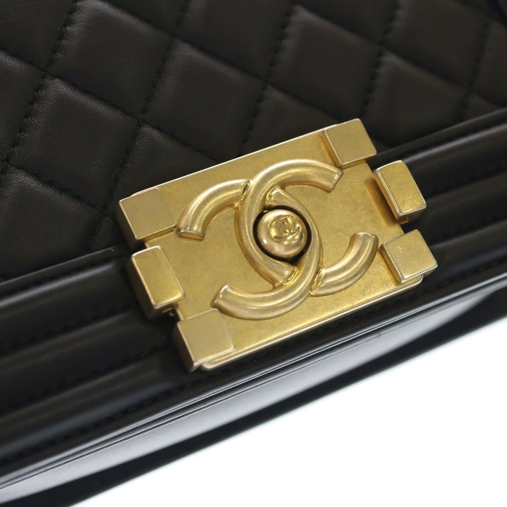 CHANEL(シャネル) ボーイシャネル マトラッセ ココマーク スモール ゴールド金具 ラムスキン ブラック A67085 レディース