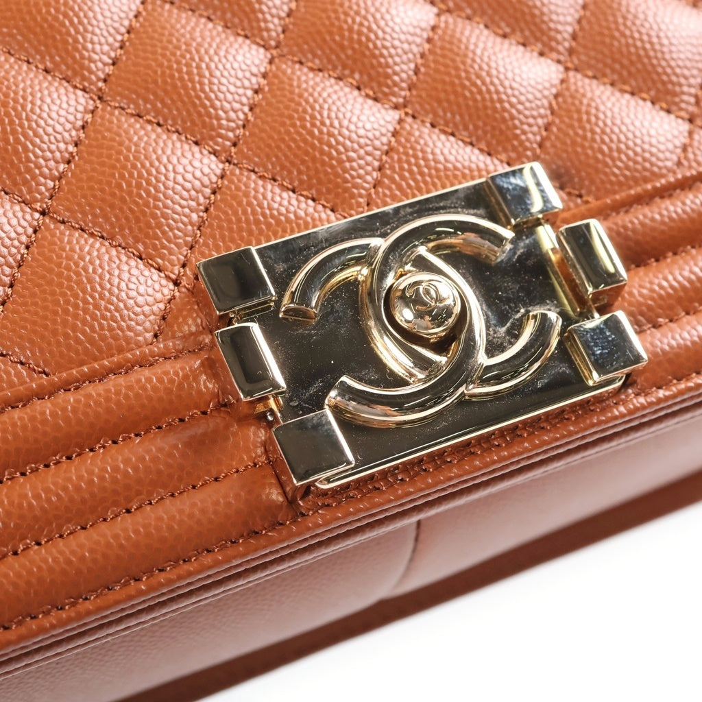 CHANEL(シャネル) ボーイシャネル ミディアム チェーンショルダーバッグ ブラウン キャビアスキン ゴールド金具 シリアルプレート レディース